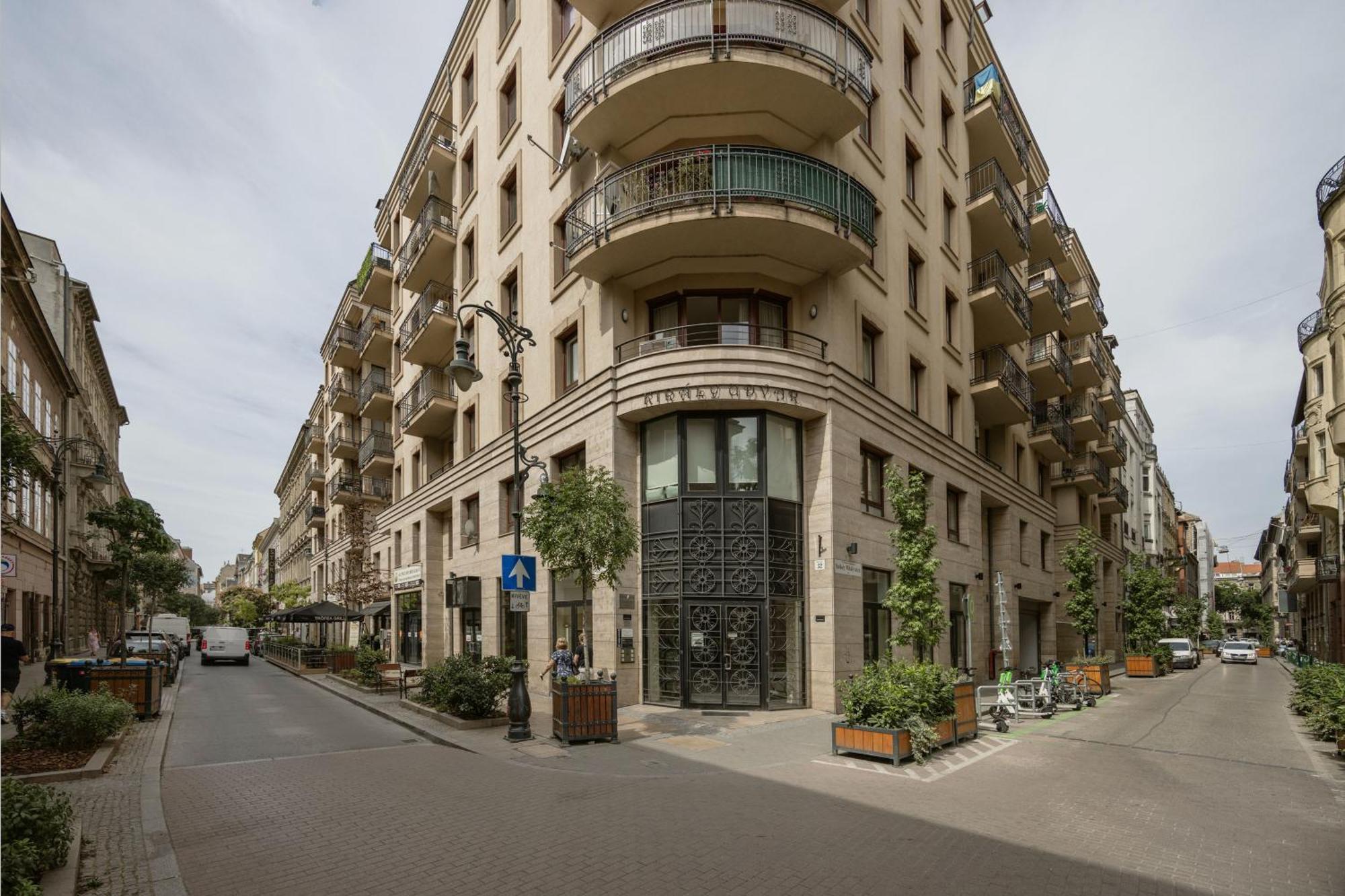 Bright And Central Apartment With Balcony Budapest Exterior photo